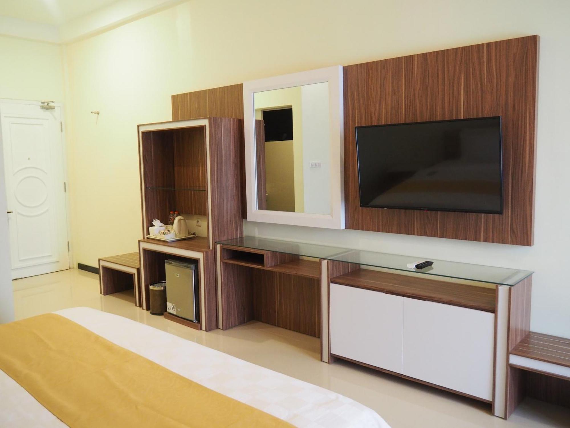 Luminor Hotel Banyuwangi By Wh Exterior photo