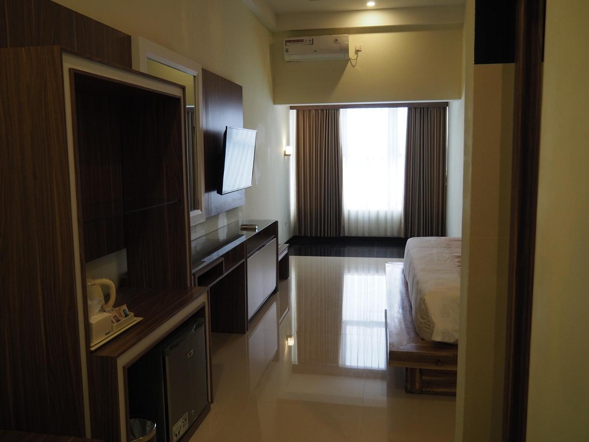 Luminor Hotel Banyuwangi By Wh Exterior photo