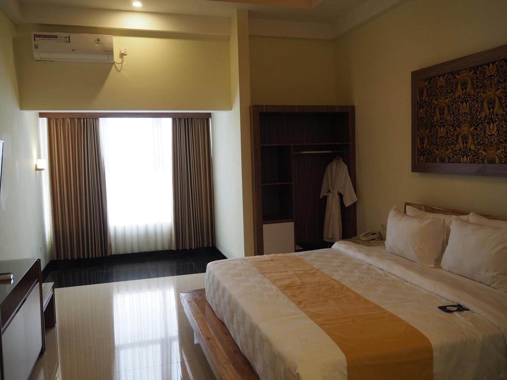 Luminor Hotel Banyuwangi By Wh Exterior photo