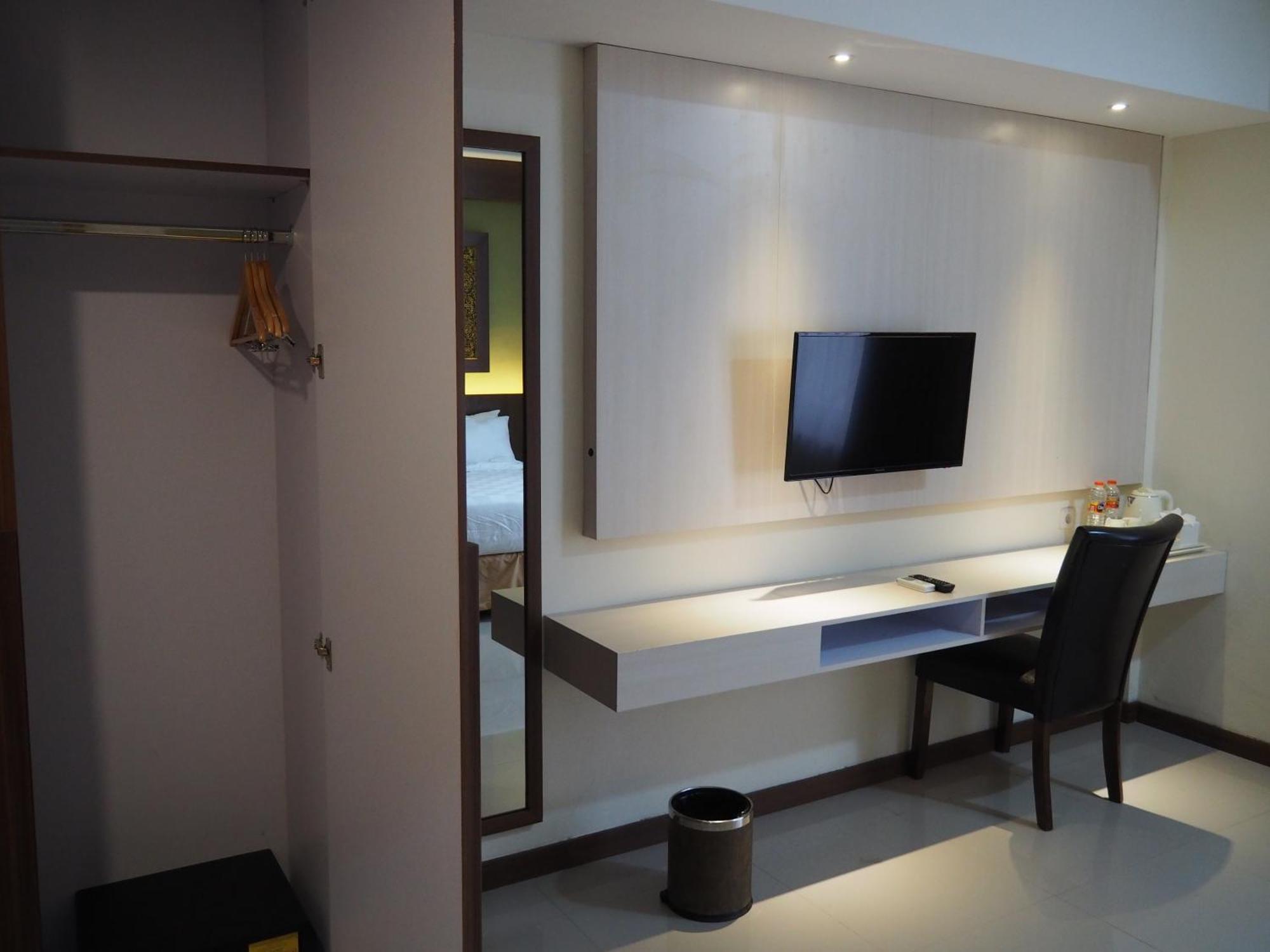 Luminor Hotel Banyuwangi By Wh Exterior photo