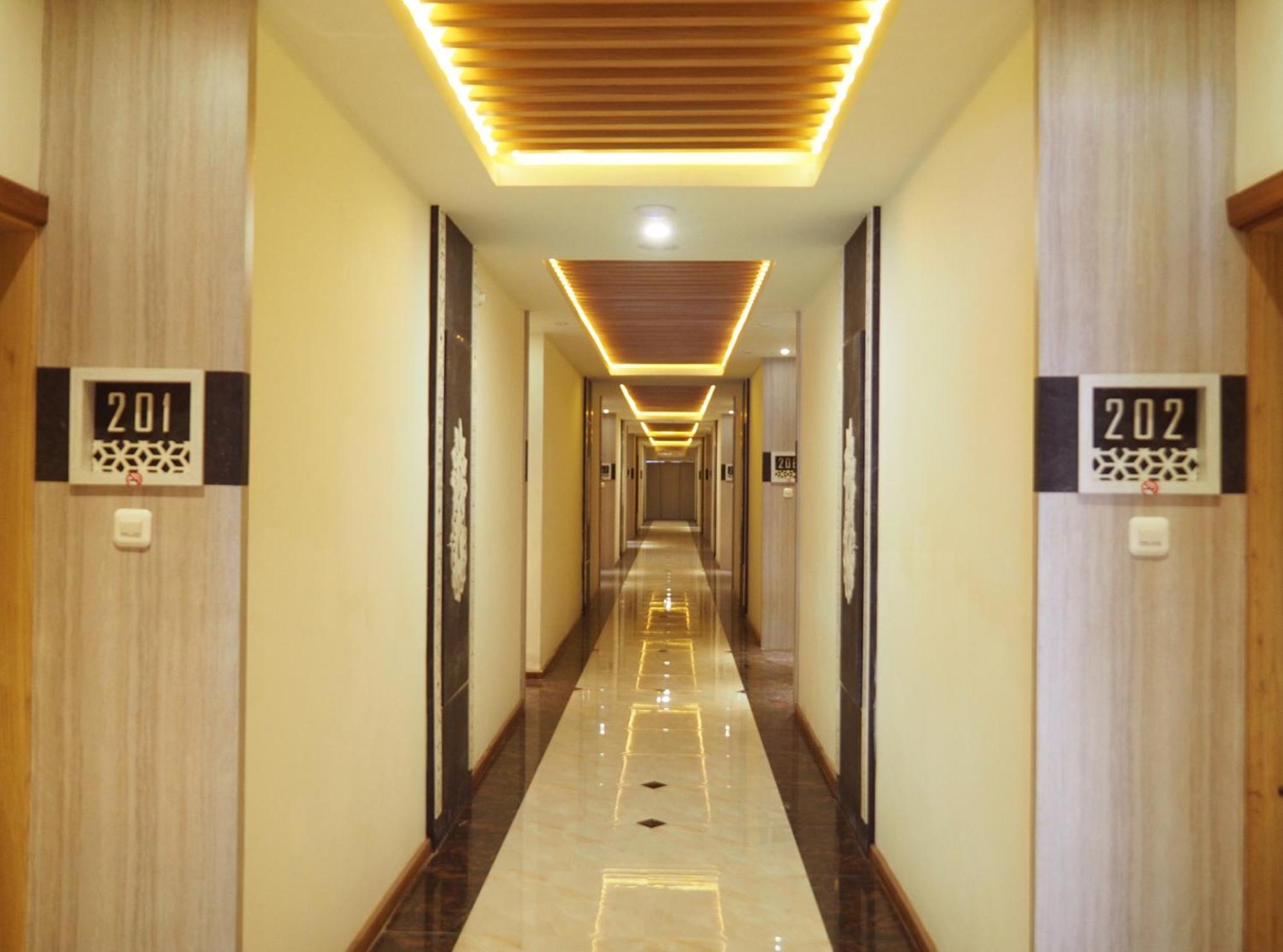 Luminor Hotel Banyuwangi By Wh Exterior photo