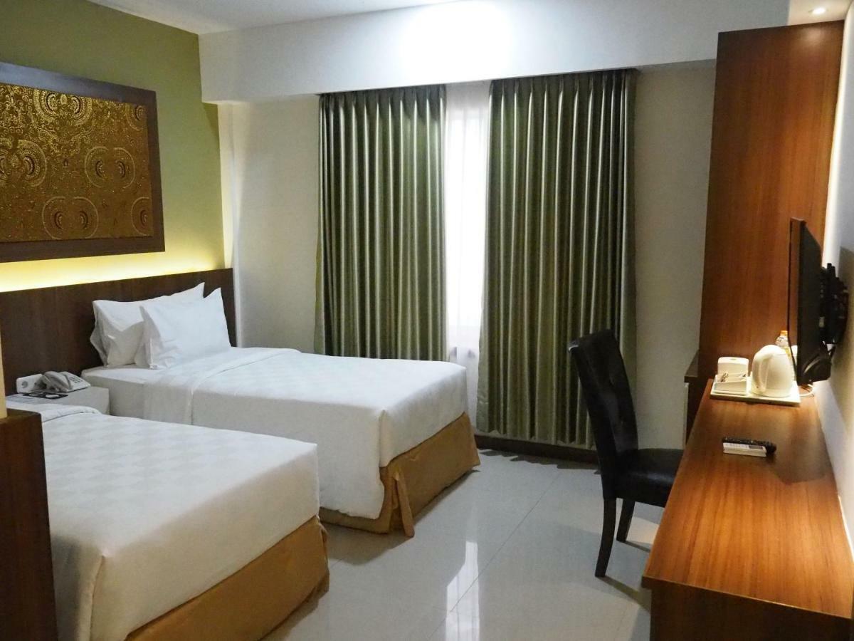 Luminor Hotel Banyuwangi By Wh Exterior photo