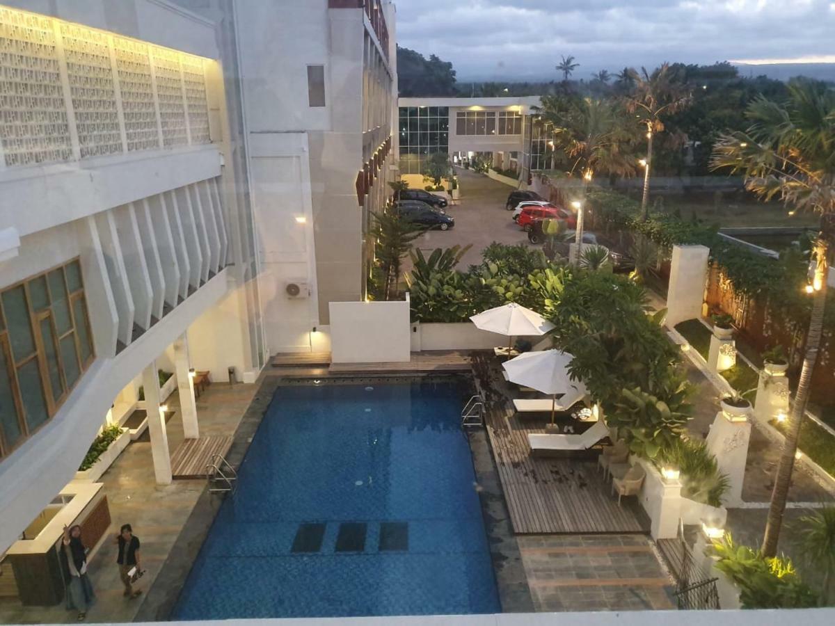 Luminor Hotel Banyuwangi By Wh Exterior photo