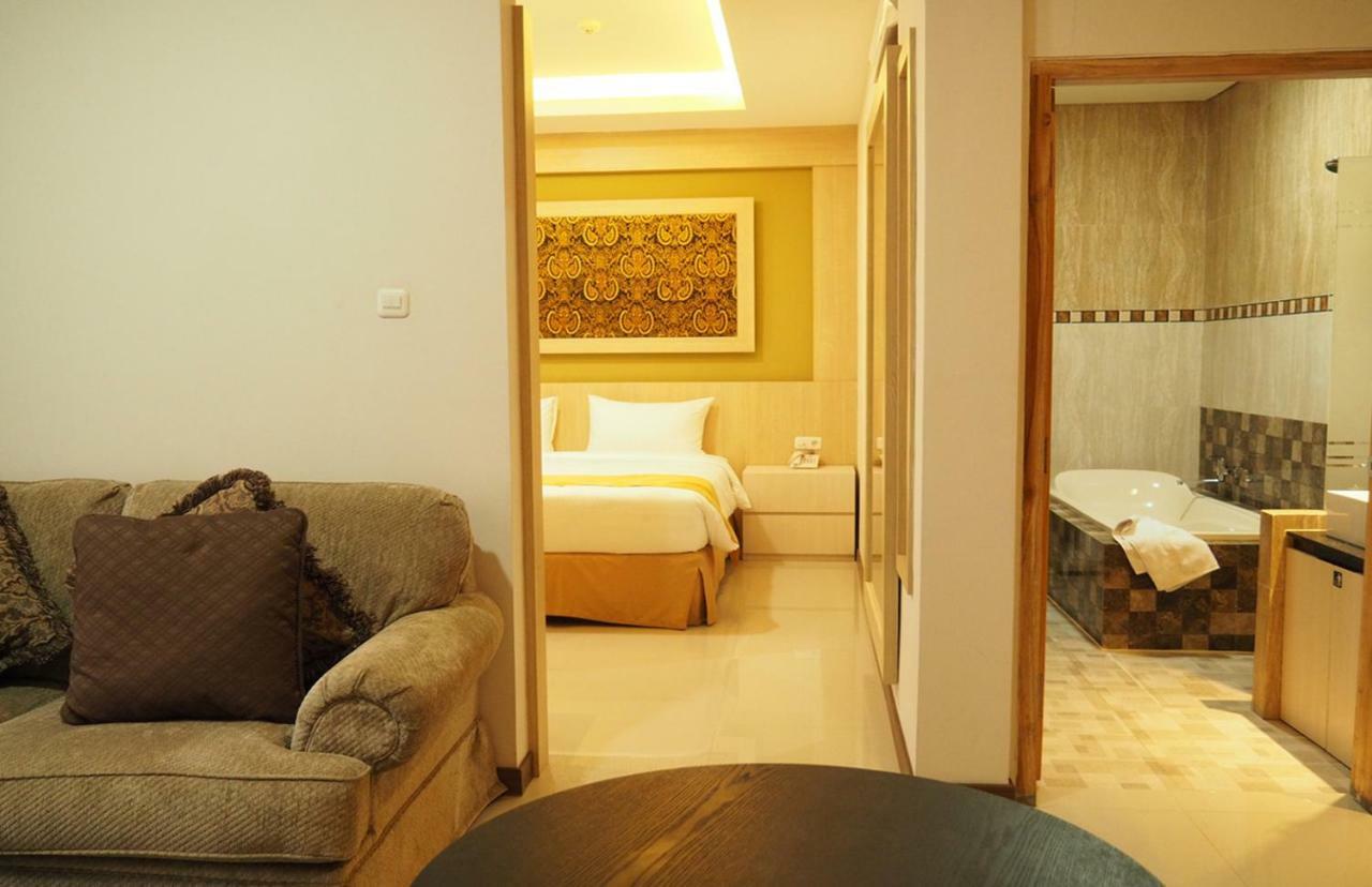 Luminor Hotel Banyuwangi By Wh Exterior photo