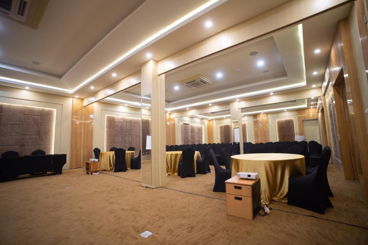 Luminor Hotel Banyuwangi By Wh Exterior photo