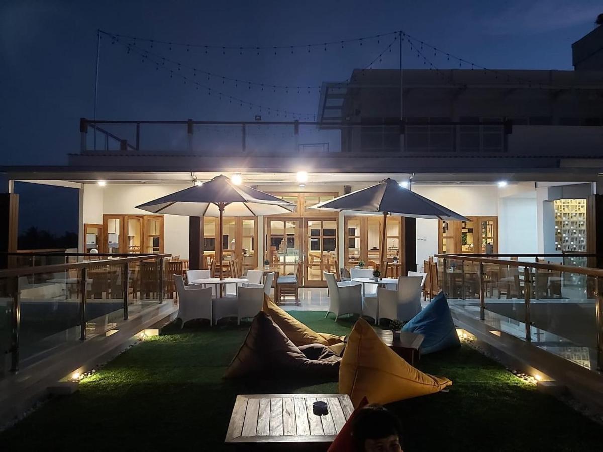 Luminor Hotel Banyuwangi By Wh Exterior photo