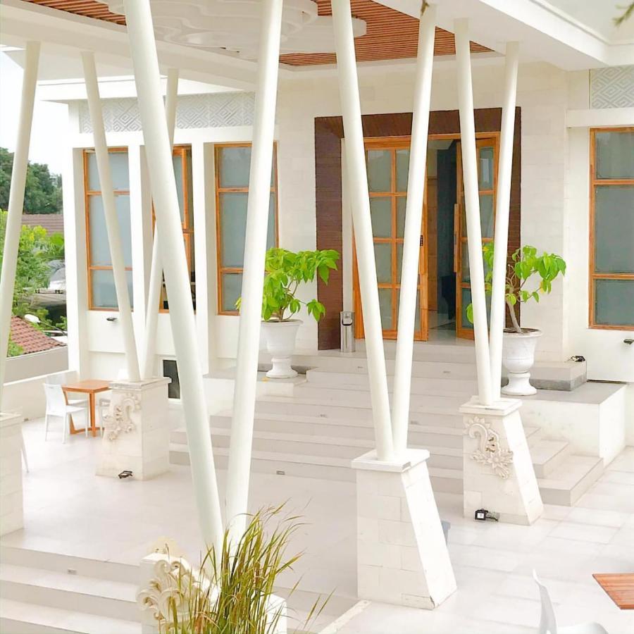 Luminor Hotel Banyuwangi By Wh Exterior photo